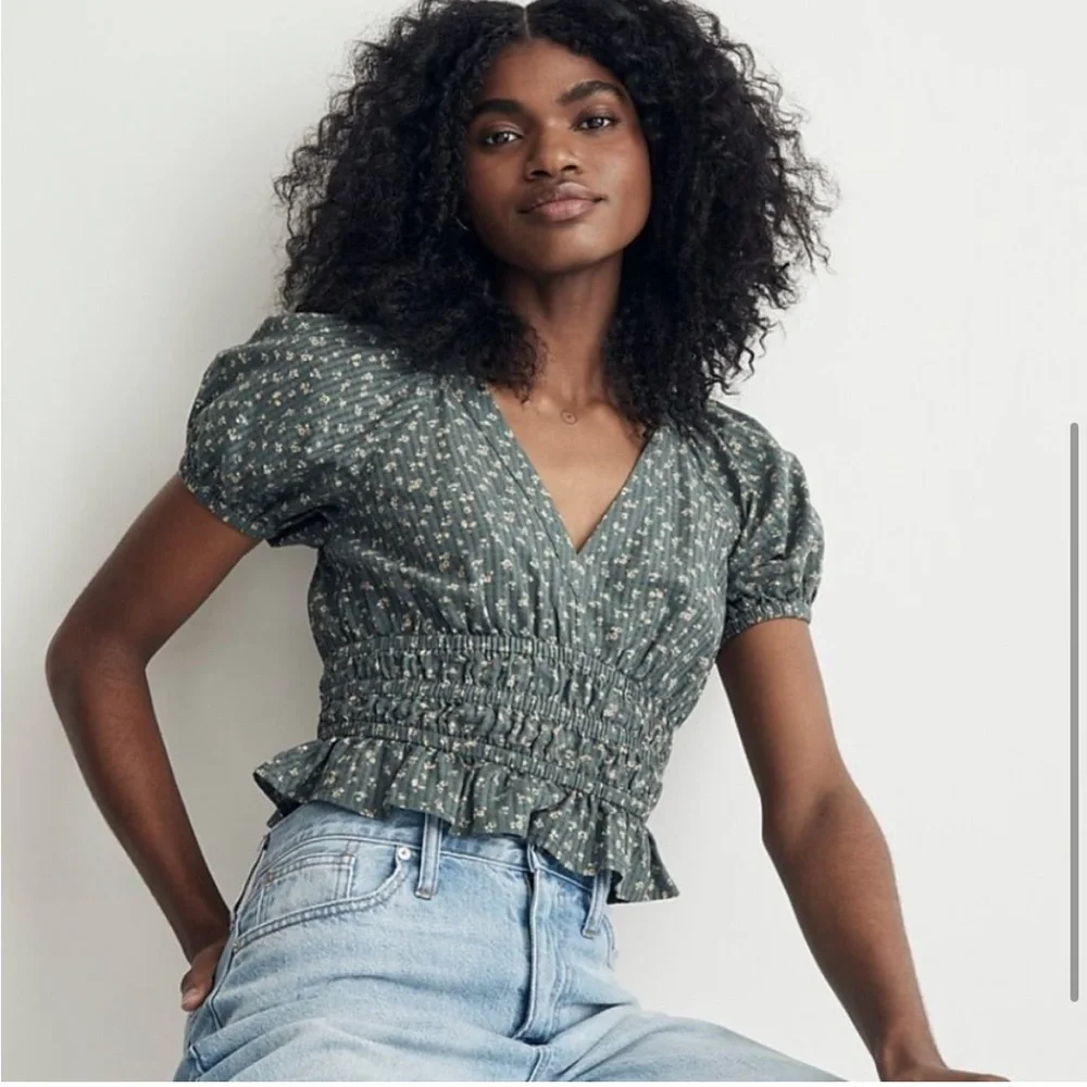 Madewell Poplin Puff-Sleeve Smocked Crop Top In Bitsy Bouquet